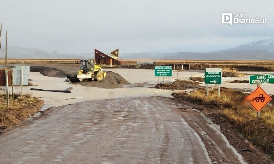 Paso fronterizo Huemules está suspendido por desborde de río 