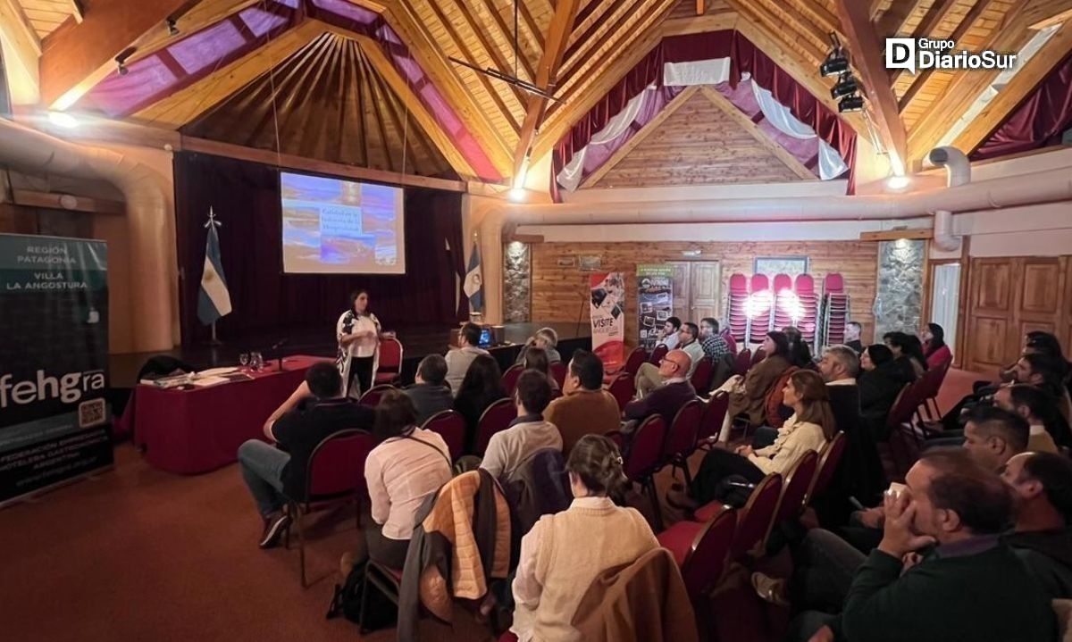 Hoteleros de Chile y Argentina se capacitaron en conferencia binacional sobre turismo