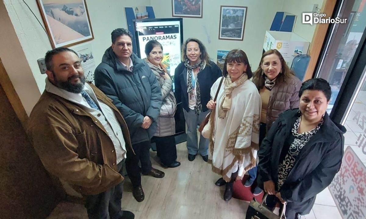 Reunión junto a representantes de Aseet Osorno, Cámara de Turismo de Río Negro y Sernatur Osorno. Crédito: Cedida.